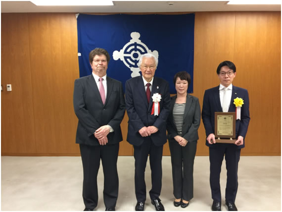左から、Scott Sizemore、矢田美英・中央区長、国府田真由美、新井孝高社長 左から、Scott Sizemore、矢田美英・中央区長、国府田真由美、新井孝高社長